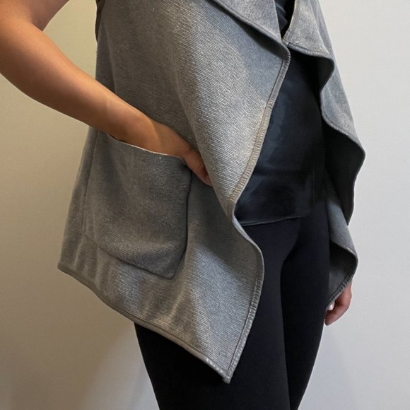 Grey Knit Vest with Faux Leather Belt -S- - Picture 4 of 6